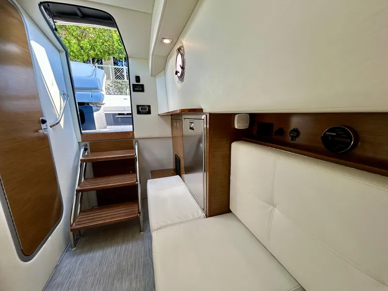 Slide: The Image of Cruisers 338 Outboard 2021 - 51