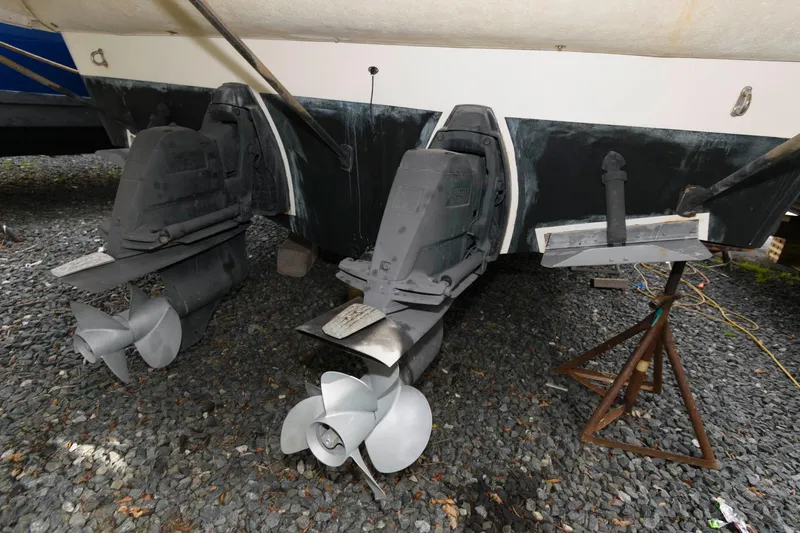 Slide: The Image of Rear view of 2009 Larson Cabrio 330 Day Cruiser with dual engines. - 20