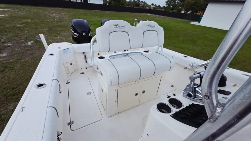 Slide: The Image of Mako 234 Center Console 2014 - 12