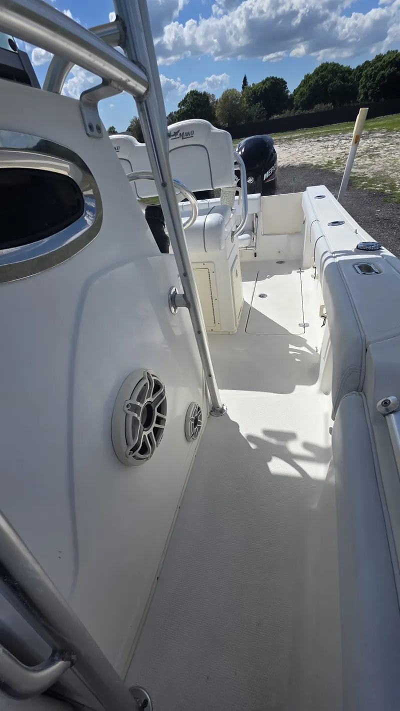 Slide: The Image of Mako 234 Center Console 2014 - 23
