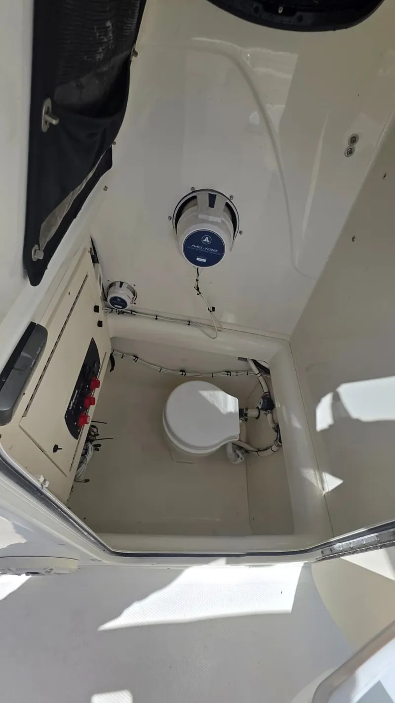 Slide: The Image of Mako 234 Center Console 2014 - 25