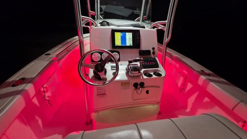 Slide: The Image of Mako 234 Center Console 2014 - 30