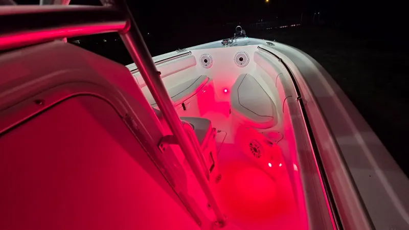 Slide: The Image of Mako 234 Center Console 2014 - 31