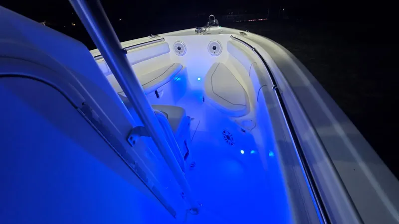 Slide: The Image of Mako 234 Center Console 2014 - 33