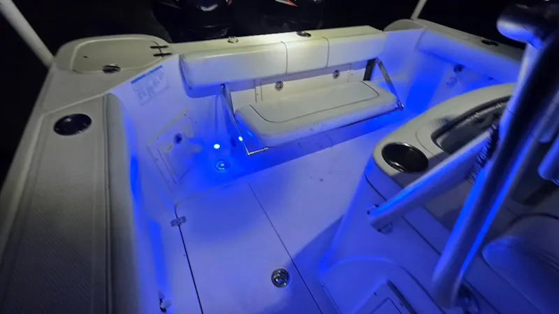 Slide: The Image of Mako 234 Center Console 2014 - 34