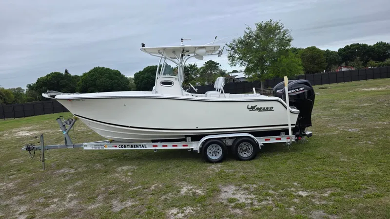 Slide: The Image of Mako 234 Center Console 2014 - 9