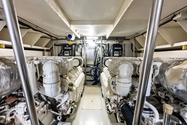 Slide: The Image of Azimut Atlantis 34 2014 - 23