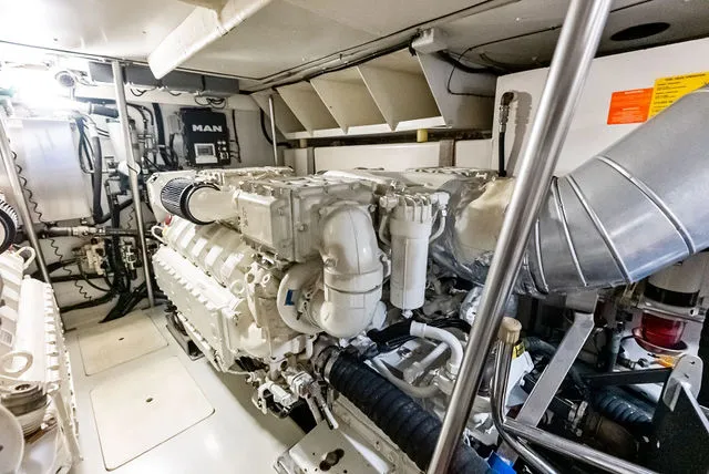 Slide: The Image of Azimut Atlantis 34 2014 - 26