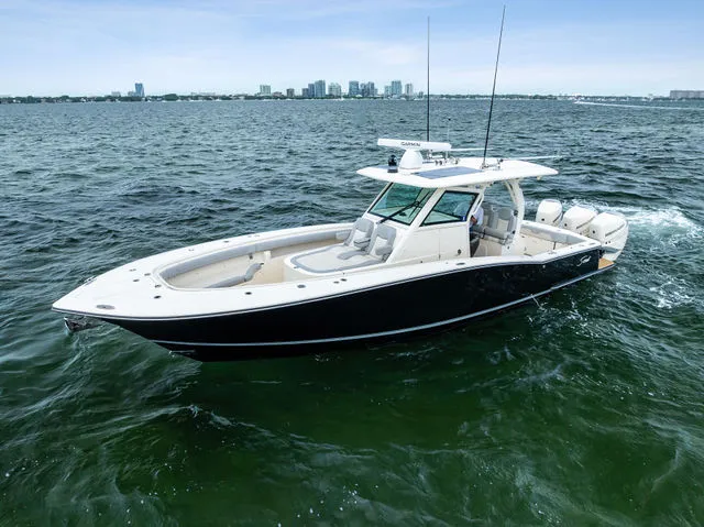 Slide: The Image of Scout 355 LXF 2020 - 30