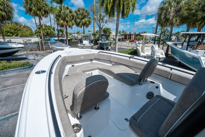 Slide: The Image of Sea Hunt Ultra 255 SE 2026 - 23