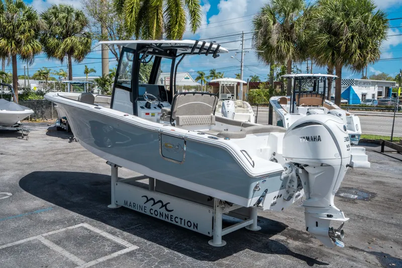 Slide: The Image of Sea Hunt Ultra 255 SE 2026 - 4