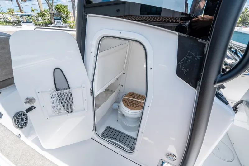 Slide: The Image of Sea Hunt Ultra 255 SE 2026 - 21