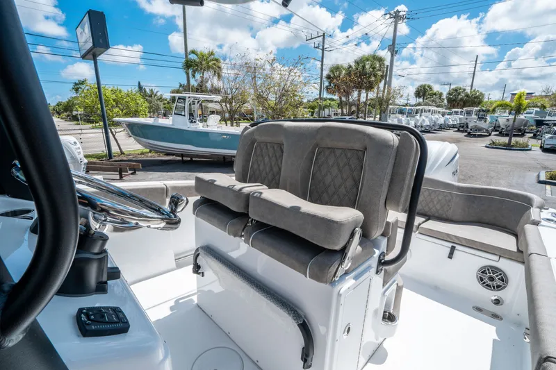 Slide: The Image of Sea Hunt Ultra 255 SE 2026 - 17