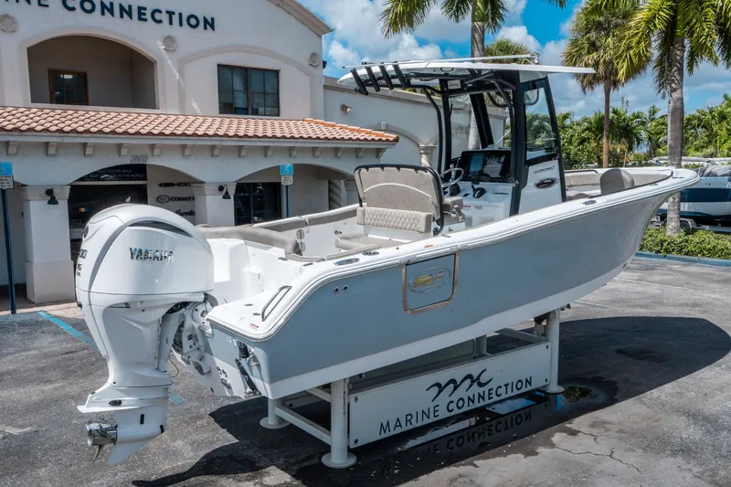 Slide: The Image of Sea Hunt Ultra 255 SE 2026 - 2