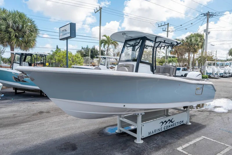 Slide: The Image of Sea Hunt Ultra 255 SE 2026 - 6