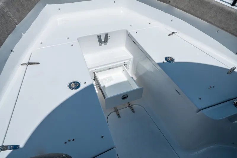 Slide: The Image of Sea Hunt Ultra 255 SE 2026 - 26