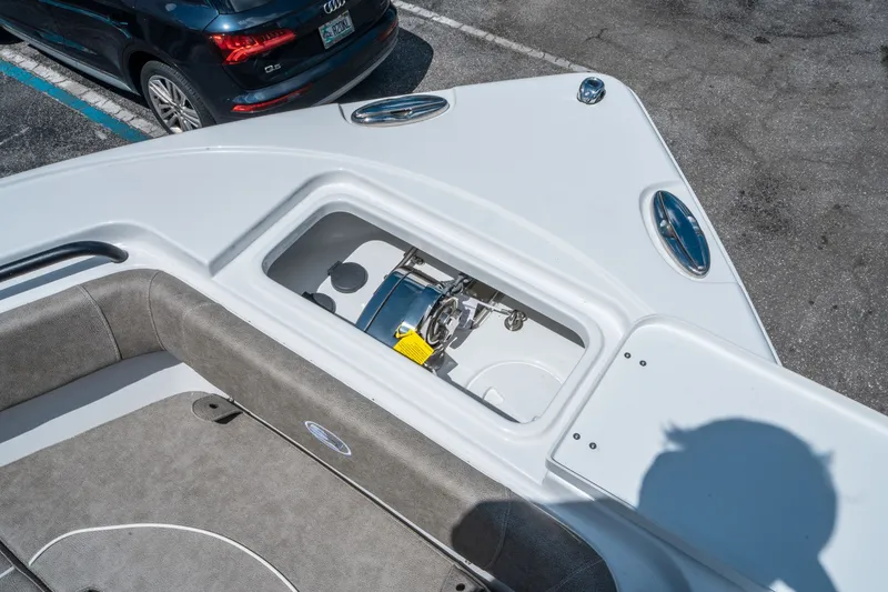 Slide: The Image of Sea Hunt Ultra 255 SE 2026 - 27