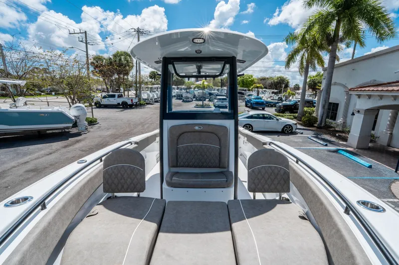 Slide: The Image of Sea Hunt Ultra 255 SE 2026 - 28