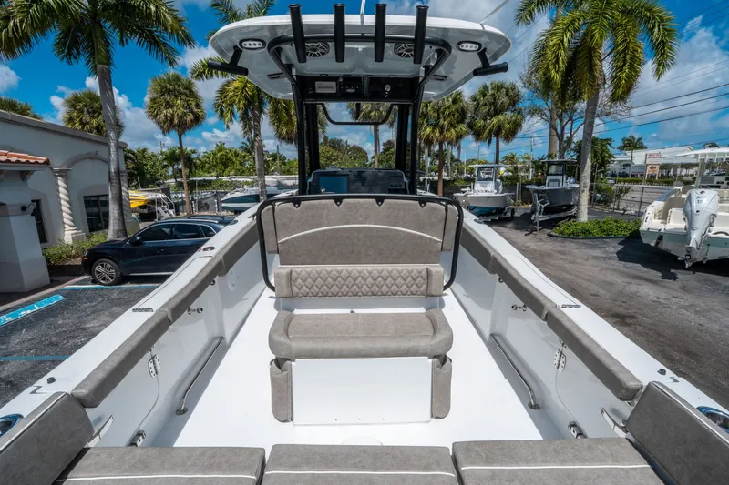 Slide: The Image of Sea Hunt Ultra 255 SE 2026 - 9