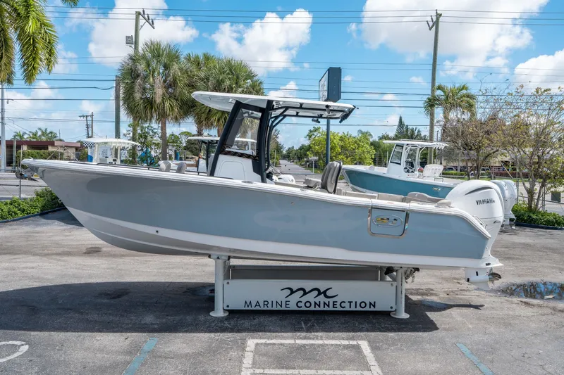 Slide: The Image of Sea Hunt Ultra 255 SE 2026 - 5