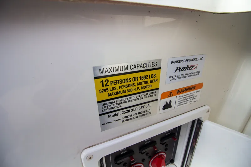 Slide: The Image of Capacity label for Parker 2520 XLD Sport Cabin 2022. - 44
