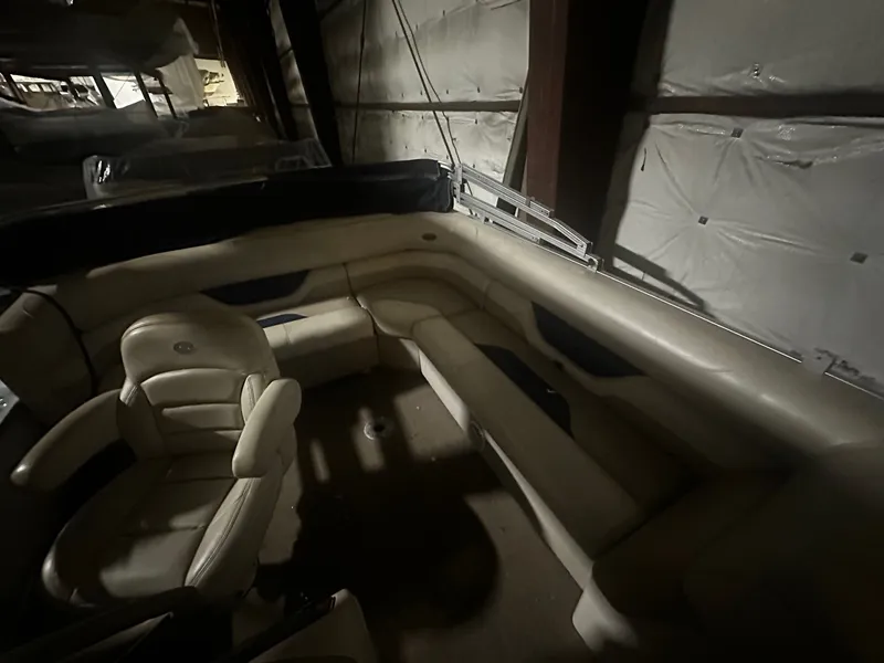 Slide: The Image of Interior of a 2006 Sylvan 8522 Mirage Cruise RE boat. - 5