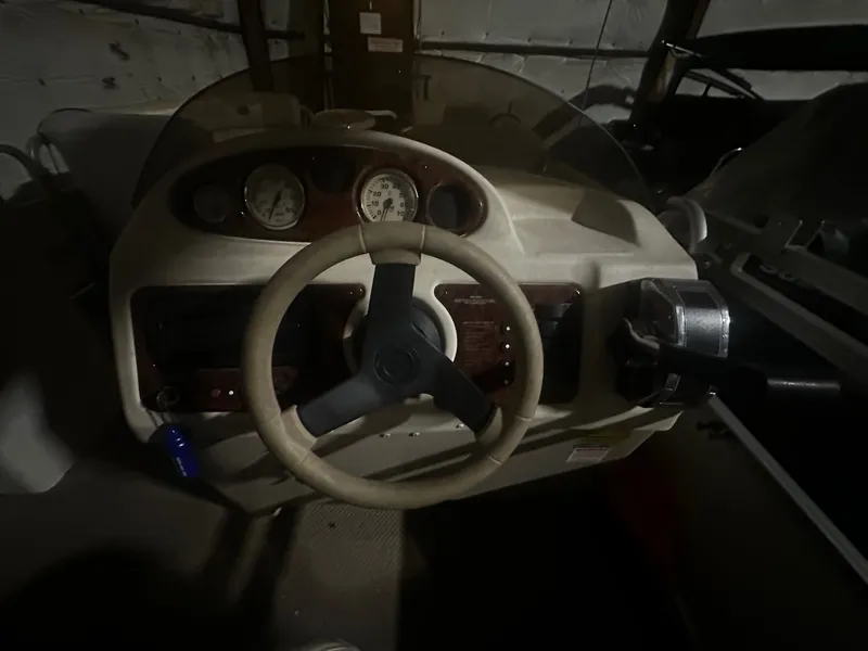 Slide: The Image of Steering console of a 2006 Sylvan 8522 Mirage Cruise RE boat. - 7