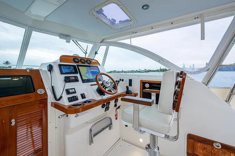 Slide: The Image of Helm of 2019 Hunt Yachts Surfhunter 32 with modern navigation equipment and luxurious seating. - 26