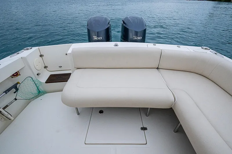 Slide: The Image of 2019 Hunt Yachts Surfhunter 32 with twin engines and spacious seating area. - 33
