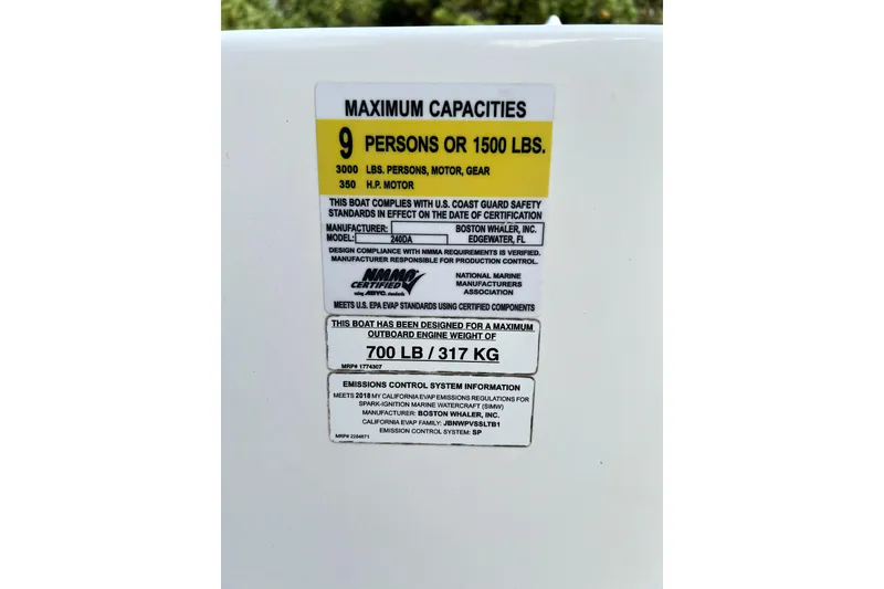 Slide: The Image of Capacity label for 2018 Boston Whaler 240 Dauntless, max 9 persons or 1500 lbs. - 7