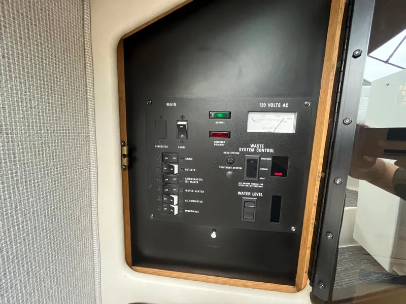 Slide: The Image of Control panel of 1993 Sea Ray 330 Express. - 22