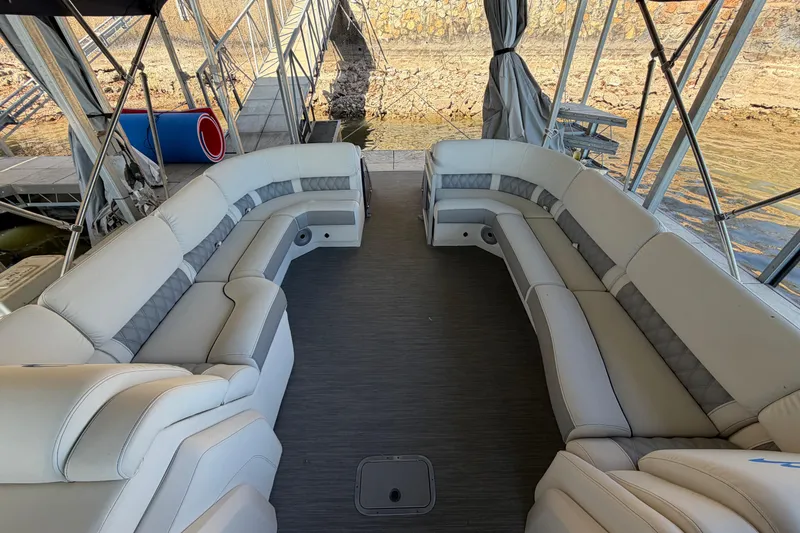 Slide: The Image of Luxurious seating on 2023 Bennington QX 30 QXFBWA X2 Wide Beam pontoon boat. - 18