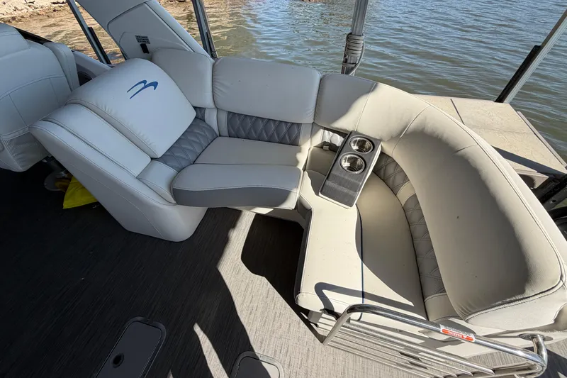 Slide: The Image of Luxurious seating on 2023 Bennington QX 30 QXFBWA X2 Wide Beam pontoon boat. - 21