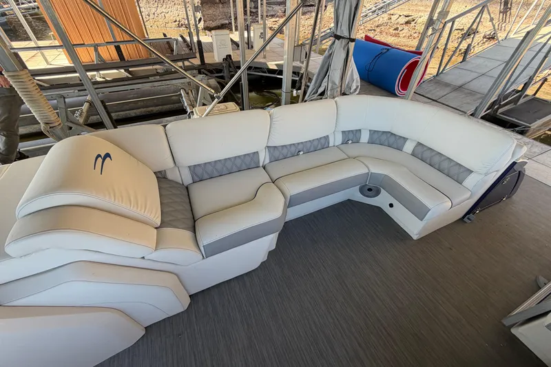 Slide: The Image of Luxurious seating on 2023 Bennington QX 30 QXFBWA X2 Wide Beam boat. - 25