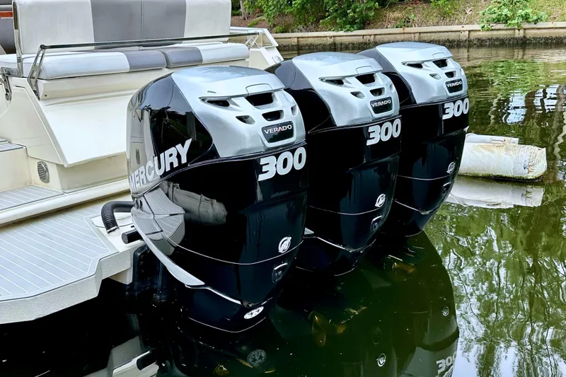 Slide: The Image of Azimut Verve 40 2013 - 12