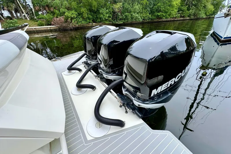 Slide: The Image of Azimut Verve 40 2013 - 13