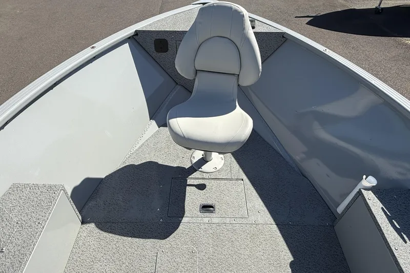 Slide: The Image of 2022 Smoker Craft Freedom 160 SC boat interior with swivel seat. - 7