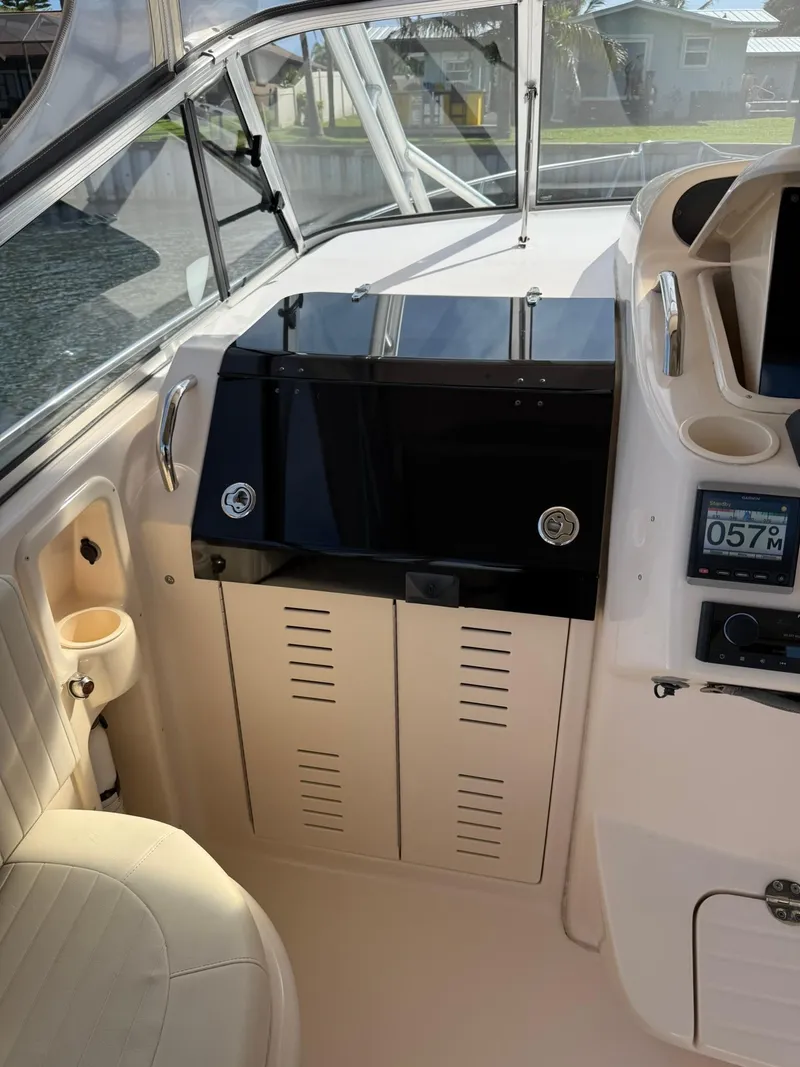 Slide: The Image of Grady-White Express 330 2007 - 50