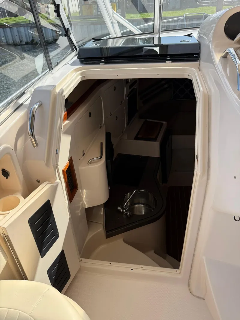 Slide: The Image of Grady-White Express 330 2007 - 52