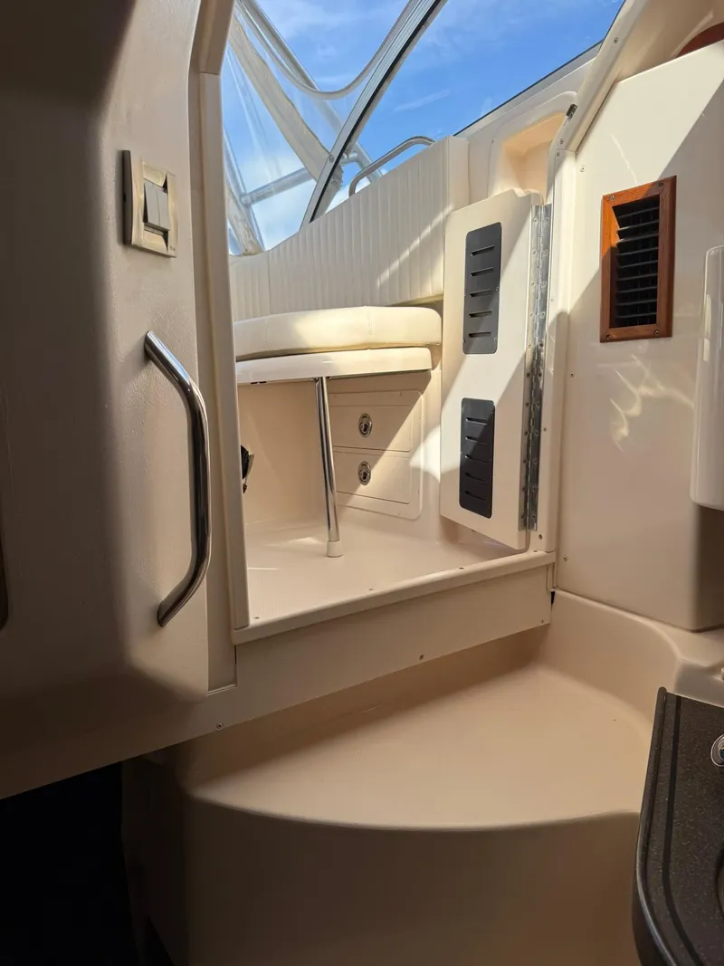 Slide: The Image of Grady-White Express 330 2007 - 56