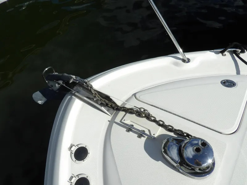 Slide: The Image of Anchor and chain on 2004 Sea Ray 320 Sundancer boat deck. - 5