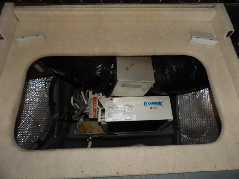 Slide: The Image of Sea Ray Sundancer 320 2004 - 57