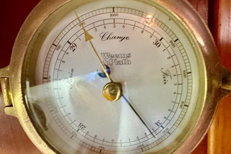 Slide: The Image of Barometer on 2000 Tiara 37 Open boat, displaying atmospheric pressure. - 56