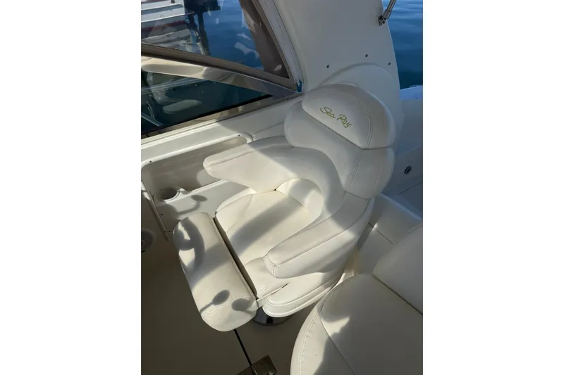 Slide: The Image of Captain's chair on 2000 Sea Ray 410 Express Cruiser, featuring white upholstery and armrests. - 28