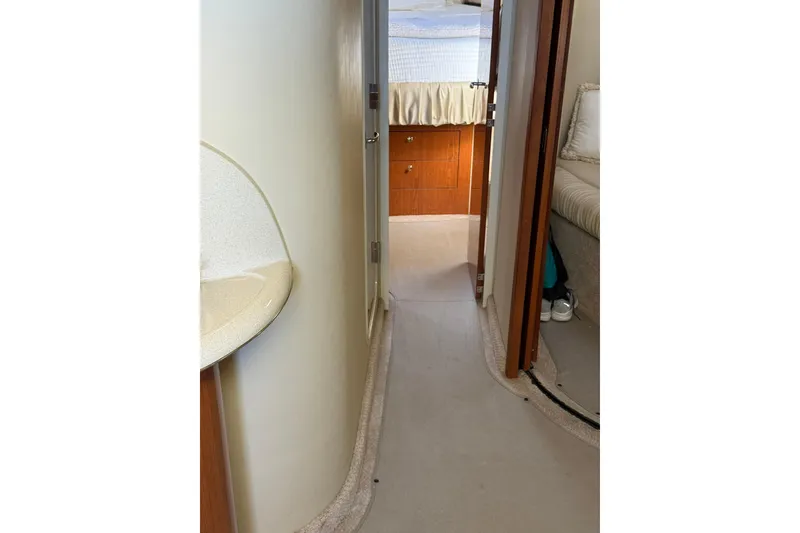 Slide: The Image of Interior view of 2000 Sea Ray 410 Express Cruiser cabin hallway. - 62