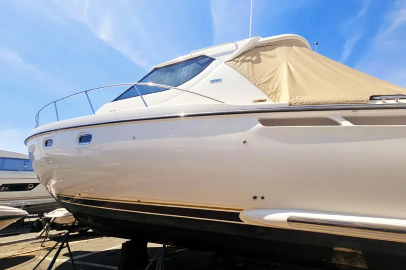 The Image of 2006 Tiara Yachts 4300 Sovran with beige cover, docked under clear blue sky. - 0