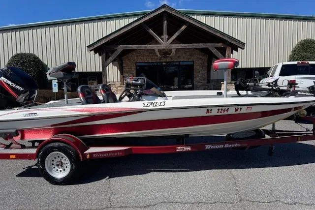 The Image of 2004 Triton Tr-186 SC boat on trailer, parked outside a building. - 1