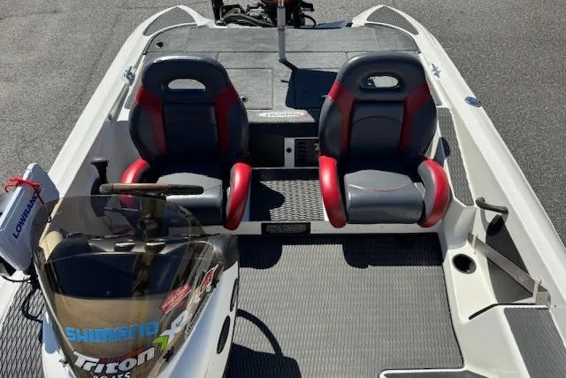 Slide: The Image of 2004 Triton Tr-186 SC boat interior with dual seats and steering console. - 8