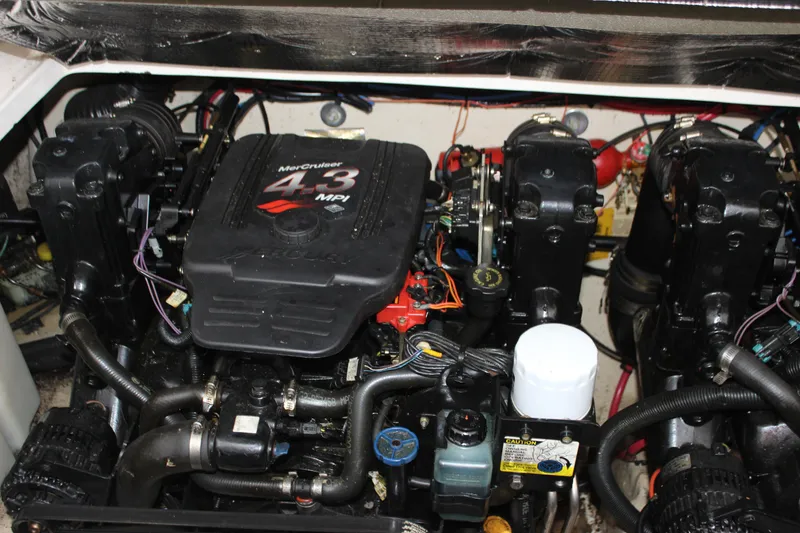 Slide: The Image of Engine compartment of a 2005 Sea Ray Sundancer 280 with MerCruiser 4.3 MPI engine. - 17