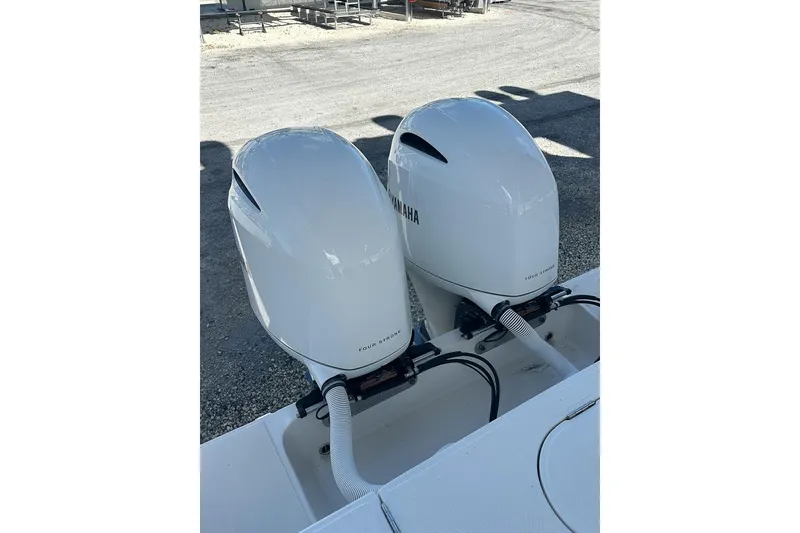 Slide: The Image of Twin Yamaha outboard engines on a 2018 Jupiter 26 FS boat. - 18